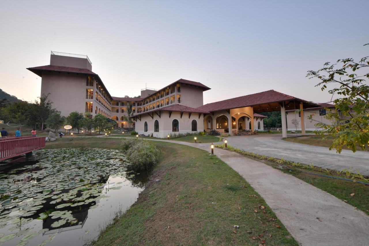 Bhanu The Fern Forest Resort & Spa, Jambughoda Zewnętrze zdjęcie